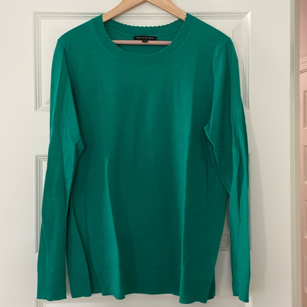 Banana Republic MERINO SCALLOP CREW PULLOVER